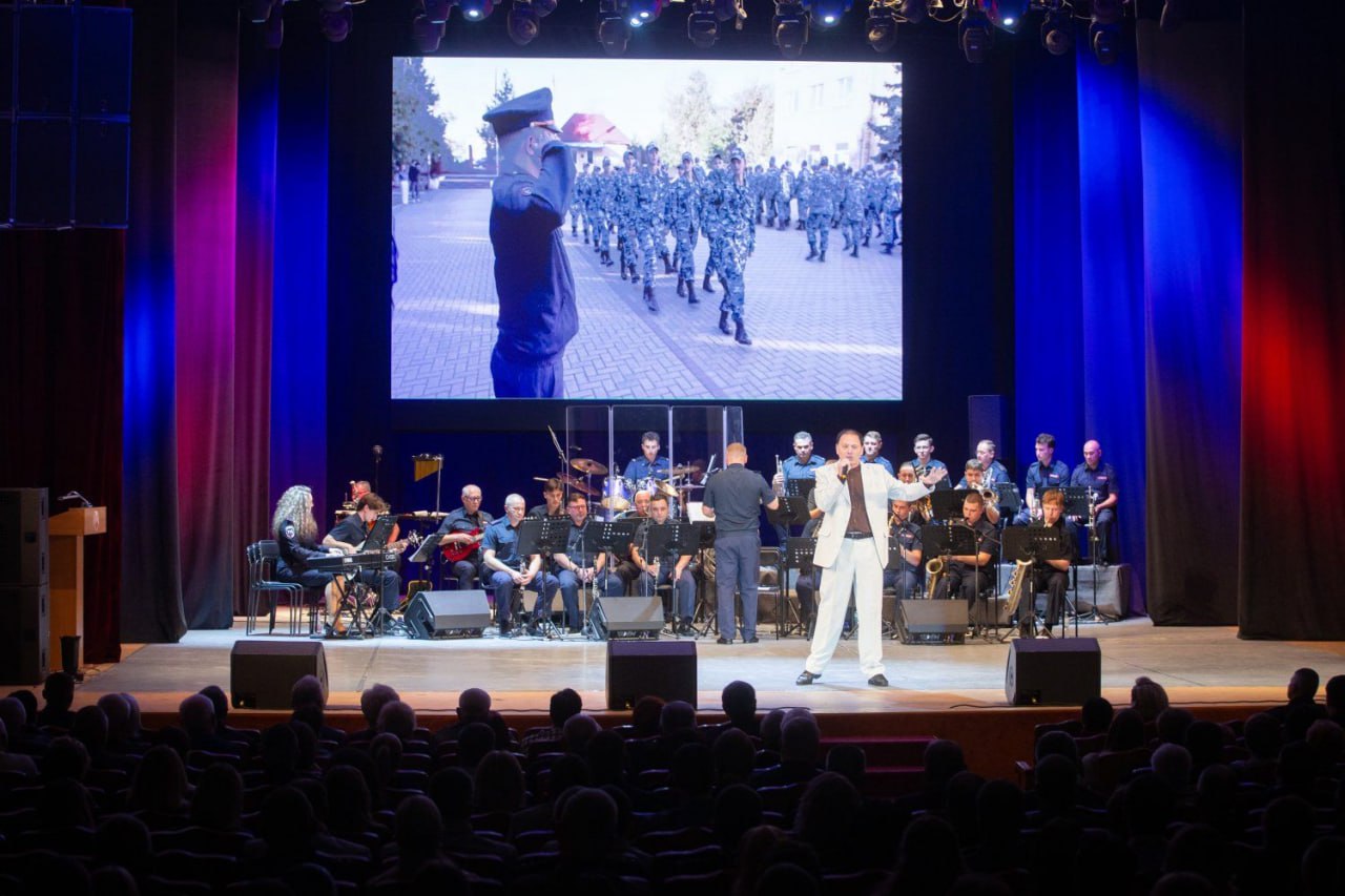 «Во времена распада советского государства, когда не было правовой поддержки, именно приднестровская милиция взяла на себя ответственность за безопасность людей. Это был правильный выбор — выбор служения народу», – Вадим... «Во времена распада советского государства, когда не было правовой поддержки, именно приднестровская милиция взяла на себя ответственность за безопасность людей. Это был правильный выбор — выбор служения народу», – Вадим...