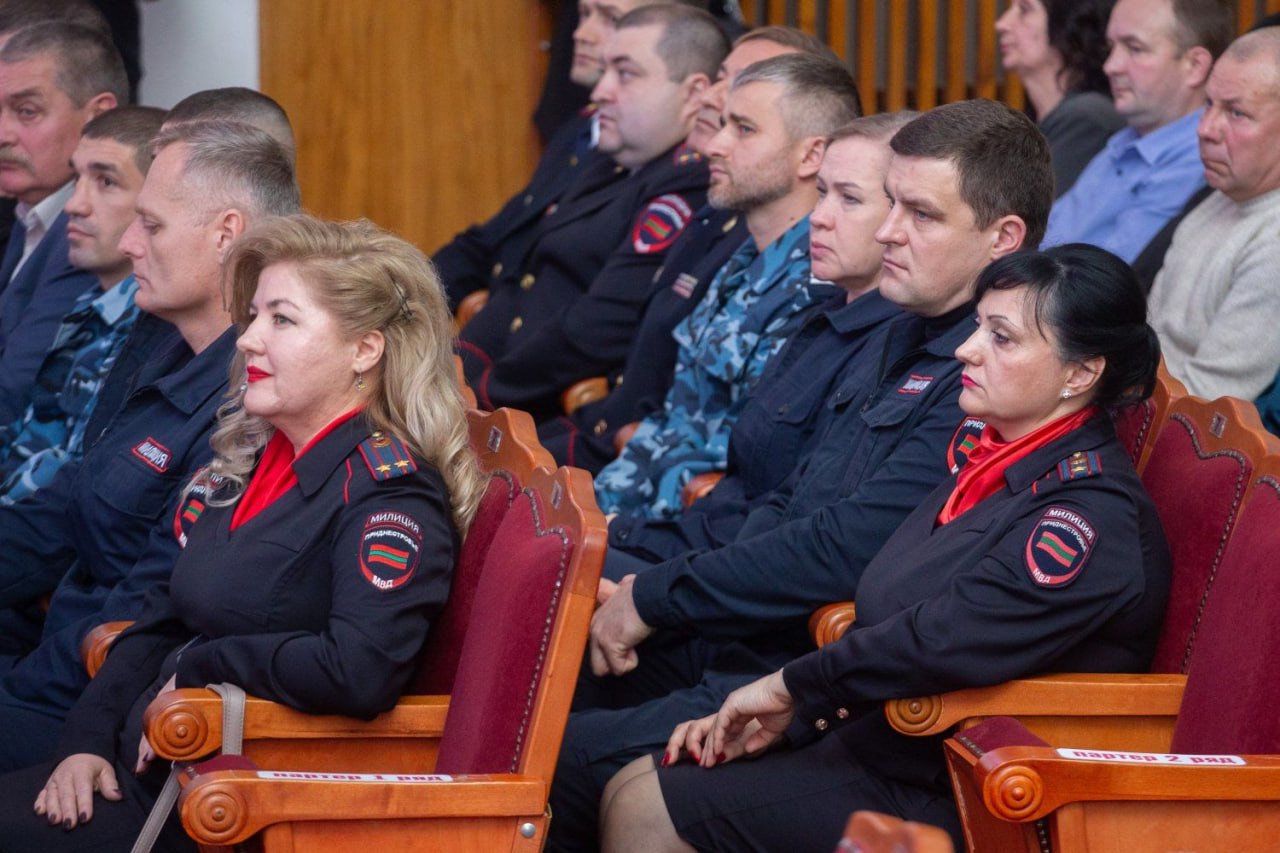 «Во времена распада советского государства, когда не было правовой поддержки, именно приднестровская милиция взяла на себя ответственность за безопасность людей. Это был правильный выбор — выбор служения народу», – Вадим... «Во времена распада советского государства, когда не было правовой поддержки, именно приднестровская милиция взяла на себя ответственность за безопасность людей. Это был правильный выбор — выбор служения народу», – Вадим...
