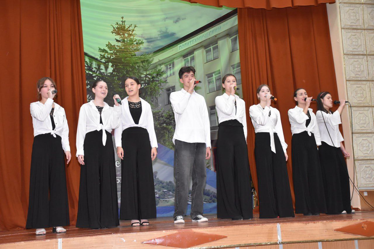 Сегодня в Каменке был дан старт республиканской Декаде молодёжи и студентов Сегодня в Каменке был дан старт республиканской Декаде молодёжи и студентов