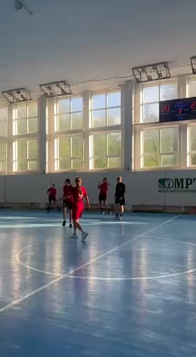 Тираспольские гандболистки празднуют победу в первом туре чемпионата Молдавии среди юниоров