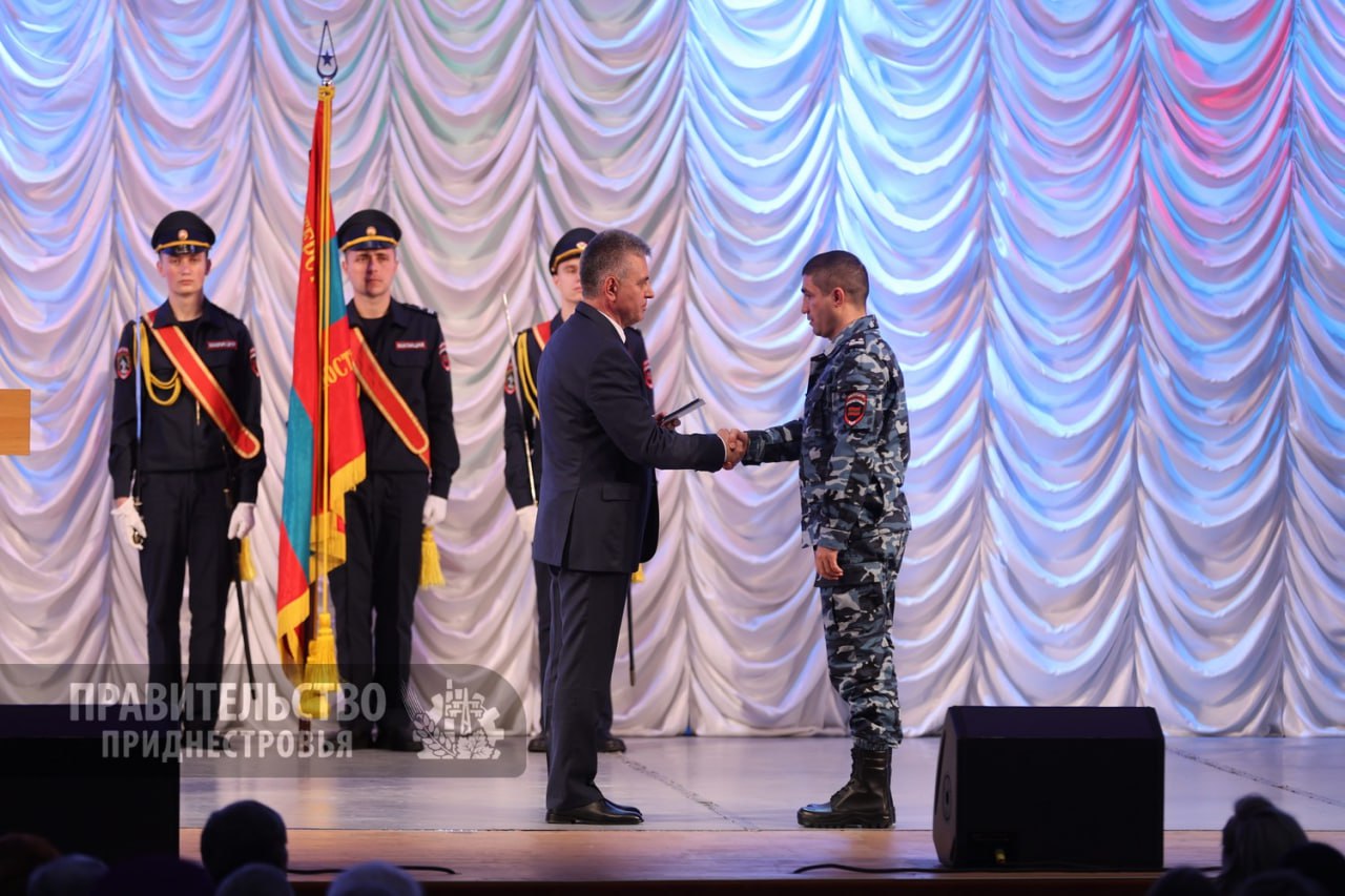 В Приднестровье чествуют милиционеров В Приднестровье чествуют милиционеров