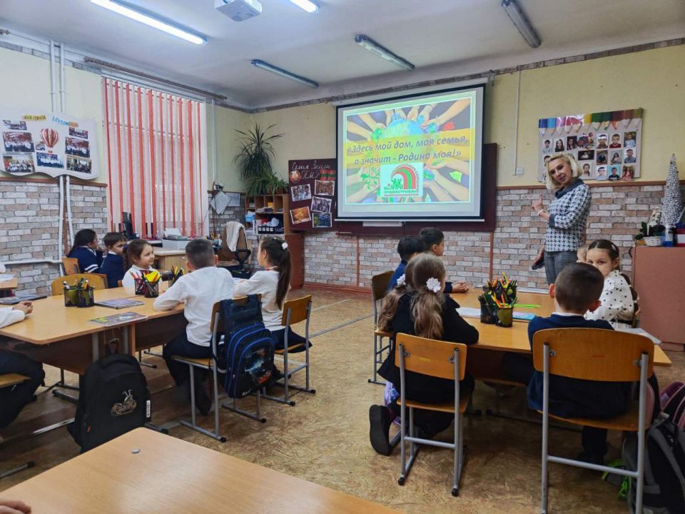 В гостях у первоклашек — депутат Верховного Совета Игорь Буга В гостях у первоклашек — депутат Верховного Совета Игорь Буга