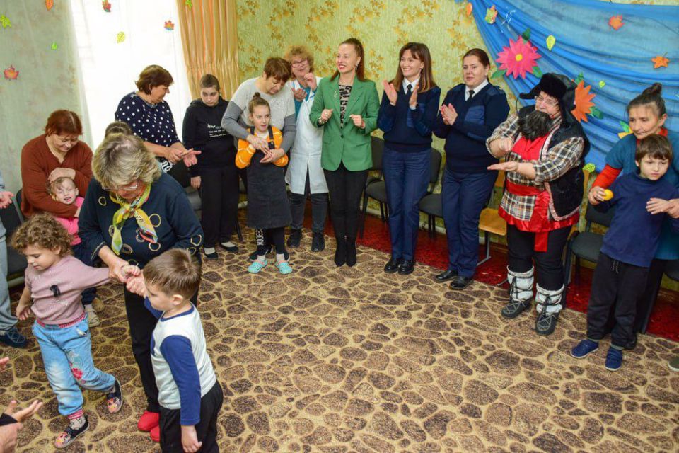 Таможенники навестили детей из Центра дневного пребывания с. Чобручи Таможенники навестили детей из Центра дневного пребывания с. Чобручи