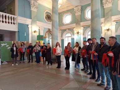 Туроператоров из Румынии посвятили в пионеры в Чобручах