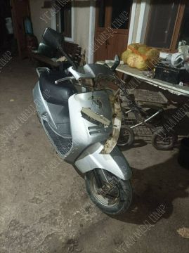 Мопедист сбил пешехода. Несовершеннолетний водитель на мопеде «Хонда», не имея права управления транспортом, совершил наезд на пешехода, двигавшегося в попутном направлении по краю проезжей части