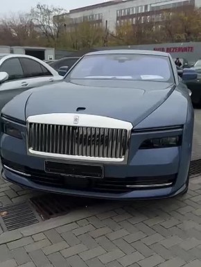 Электрический Rolls-Royce Spectre за полмиллиона евро выставили на продажу в Кишинёве – это одна из самых дорогих и роскошных машин в мире