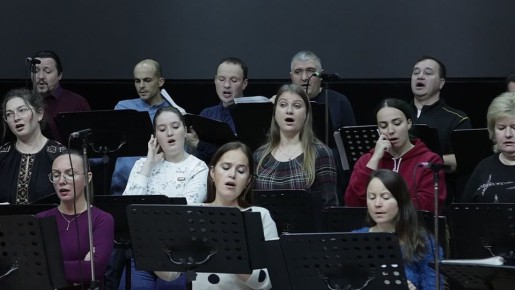 Вероятность услышать Цоя в исполнении хора небольшая, но не равна нулю