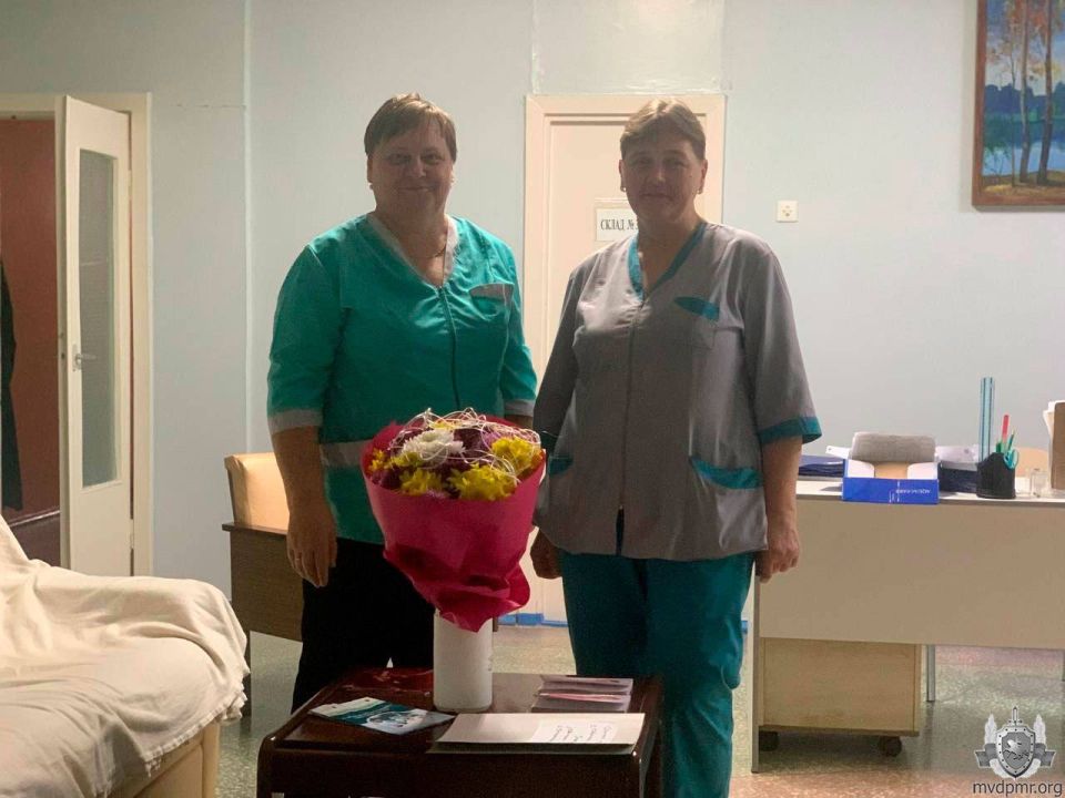 Рождённому в День милиции. Поздравить счастливую маму Матвея, появившегося на свет 10 ноября в Бендерском центре матери и ребёнка, приехали начальник городского УВД и заместитель по работе с личным составом и кадрами