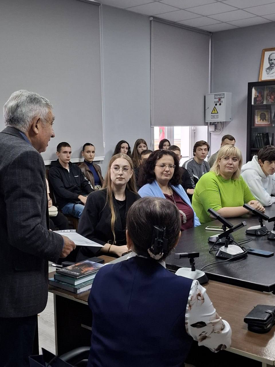 В ПГУ состоялась встреча главного редактора газеты "Приднестровье" Александра Карасева со студентами-журналистами В ПГУ состоялась встреча главного редактора газеты "Приднестровье" Александра Карасева со студентами-журналистами