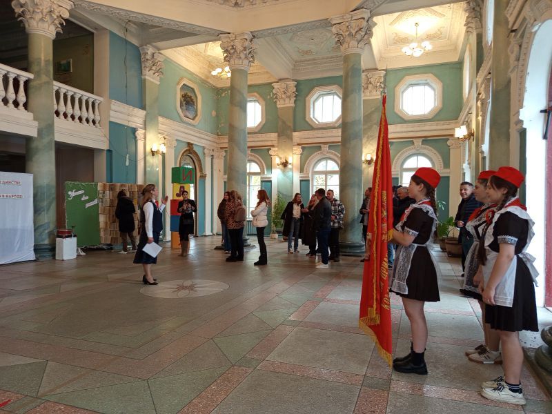 Представителей гостиниц Румынии посвятили в пионеры в ДК Чобруч