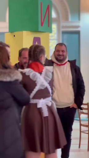 Туроператоры из Румынии прошли церемонию посвящения в пионеры при посещении дома культуры села Чобручи