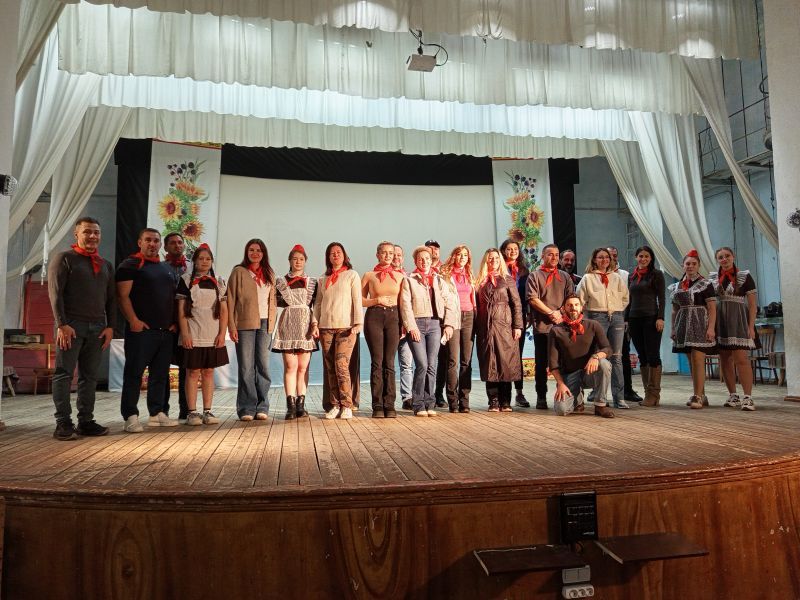 ÏÎÑÂßÙÅÍÈÅ Â ÏÈÎÍÅÐÛ: ÒÓÐÈÑÒÛ ÈÇ ÐÓÌÛÍÈÈ Â ÃÎÑÒßÕ Ó ×ÎÁÐÓ×ÀÍ