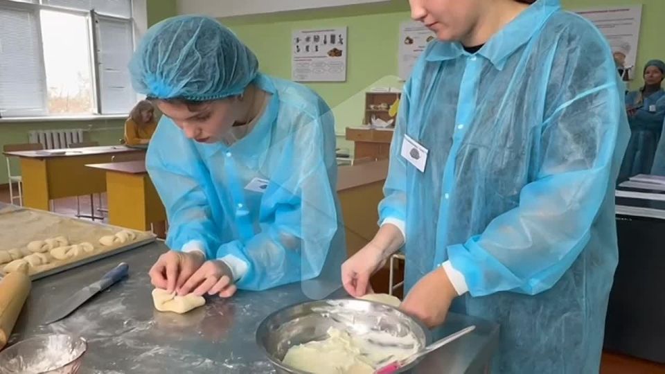 Вкусный конкурс в колледже технологий и управления