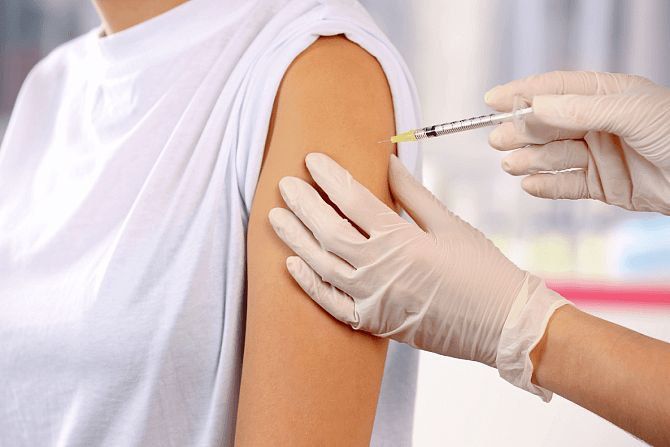 Уважаемые жители Каменского района! Сообщаем, что в Каменской центральной районной больнице проводится плановая ревакцинация взрослого населения (в возрасте от 20 лет и старше) для защиты от дифтерии и столбняка