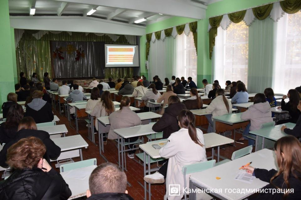 Сегодня на базе Каменской средней школы № 2 с гимназическими классами состоялся экономический диктант, организованный представителями экономического факультета Приднестровского государственного университета им. Т. Г. Шевченко Сегодня на базе Каменской средней школы № 2 с гимназическими классами состоялся экономический диктант, организованный представителями экономического факультета Приднестровского государственного университета им. Т. Г. Шевченко