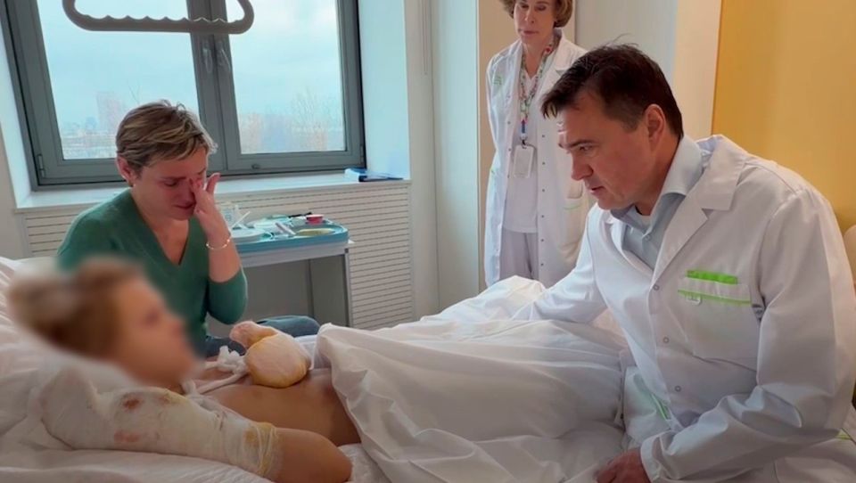 Только один палец удалось сохранить мальчику, у которого в руке взорвалась мина с десятирублёвой купюрой — у него остался только мизинец на правой руке