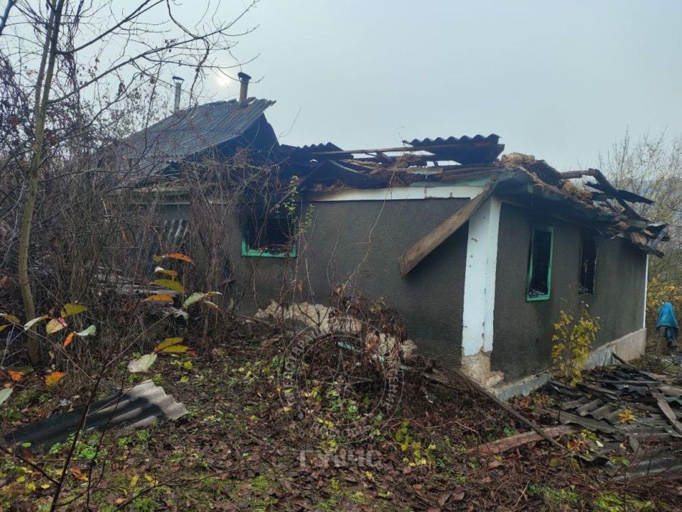 Вот, что осталось от дома в селе Садки, Каменского района Вот, что осталось от дома в селе Садки, Каменского района
