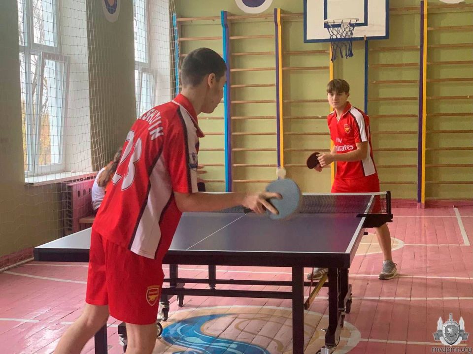 Сразились за теннисным столом Сразились за теннисным столом