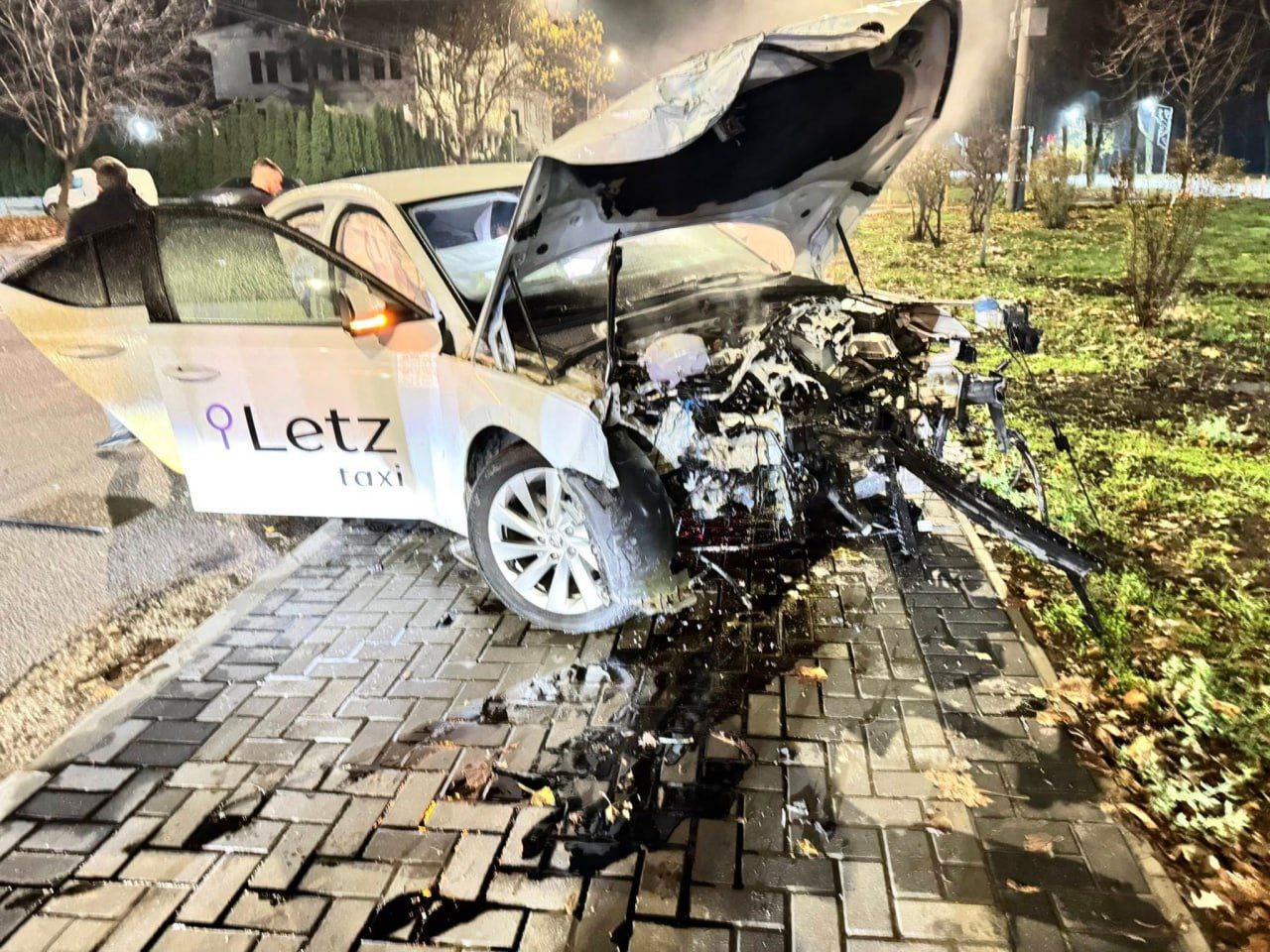 Кишинев. Жёсткая авария на ботанике этой ночью Кишинев. Жёсткая авария на ботанике этой ночью