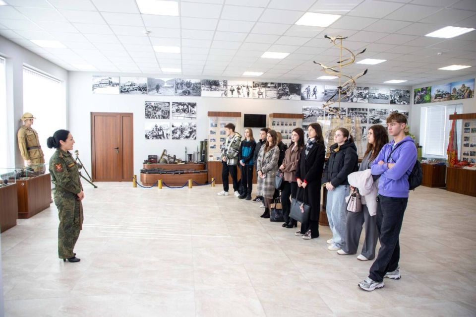 СТОЛИЧНЫЕ ШКОЛЬНИКИ ПОЗНАКОМИЛИСЬ С ИСТОРИЕЙ ВООРУЖЕННЫХ СИЛ