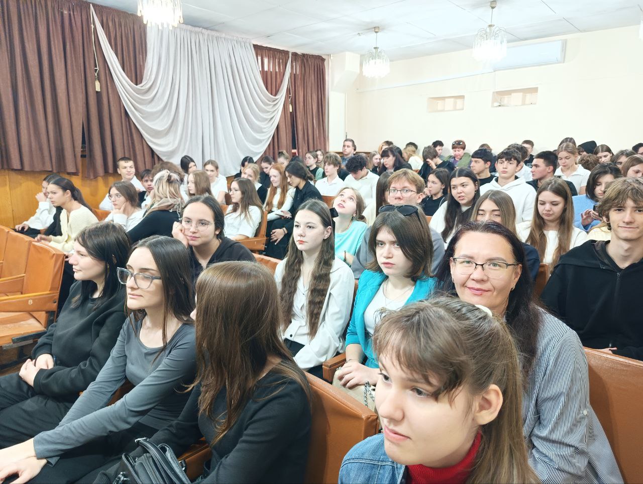 От идеи — к успеху!. В рамках Недели молодёжи в Центральной городской библиотеке прошла традиционная встреча старшеклассников и студентов с успешными предпринимателями города От идеи — к успеху!. В рамках Недели молодёжи в Центральной городской библиотеке прошла традиционная встреча старшеклассников и студентов с успешными предпринимателями города