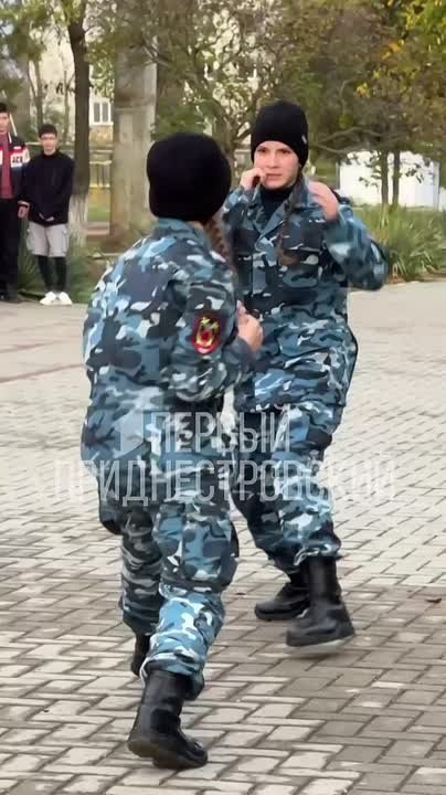 Высший класс от воспитанников кадетского корпуса – элементы рукопашного боя и навесная переправа