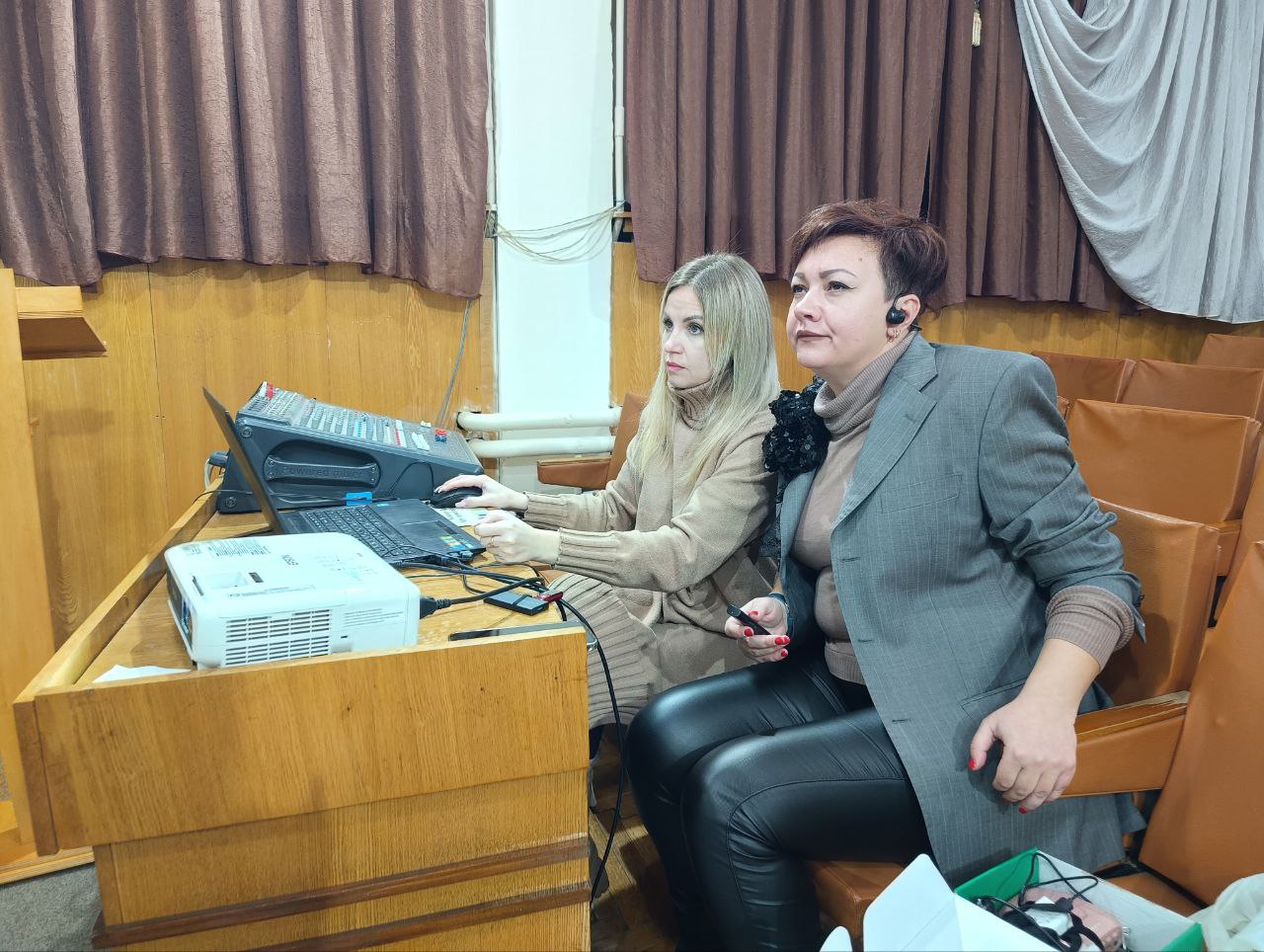 От идеи — к успеху!. В рамках Недели молодёжи в Центральной городской библиотеке прошла традиционная встреча старшеклассников и студентов с успешными предпринимателями города От идеи — к успеху!. В рамках Недели молодёжи в Центральной городской библиотеке прошла традиционная встреча старшеклассников и студентов с успешными предпринимателями города