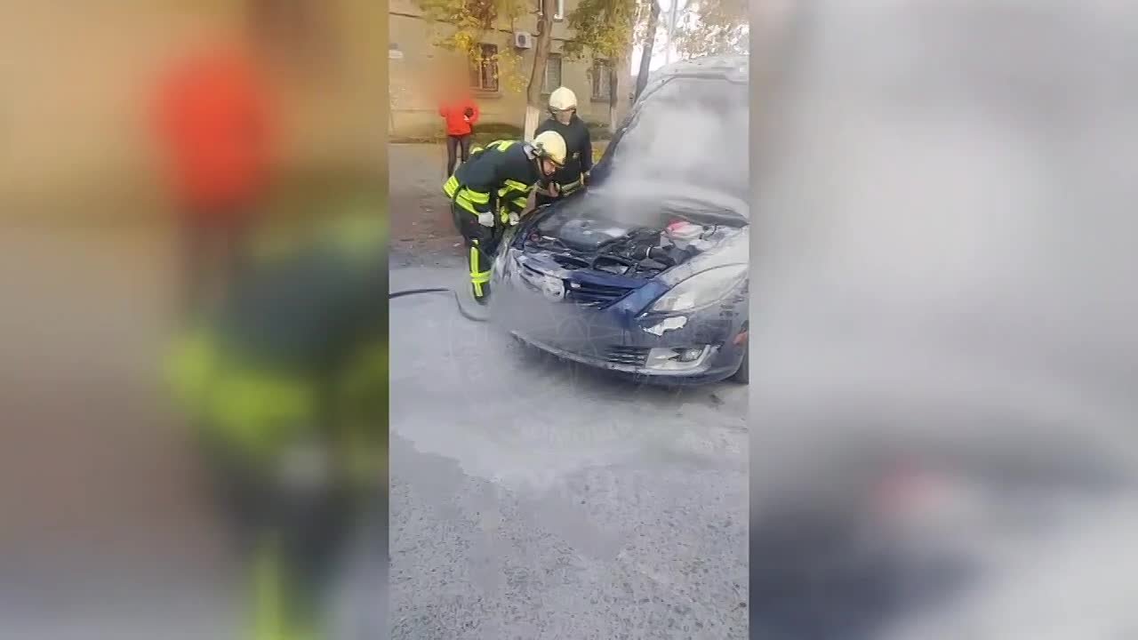 В Бендерах на ходу загорелась «Мазда» — авто удалось спасти