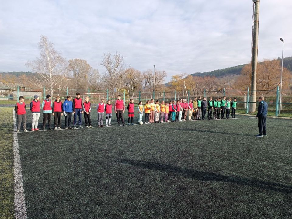 Сегодня в Каменке был дан старт муниципальному этапу республиканского турнира «Кожаный мяч – 2025–2026»