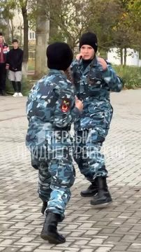 Высший класс от воспитанников кадетского корпуса – элементы рукопашного боя и навесная переправа