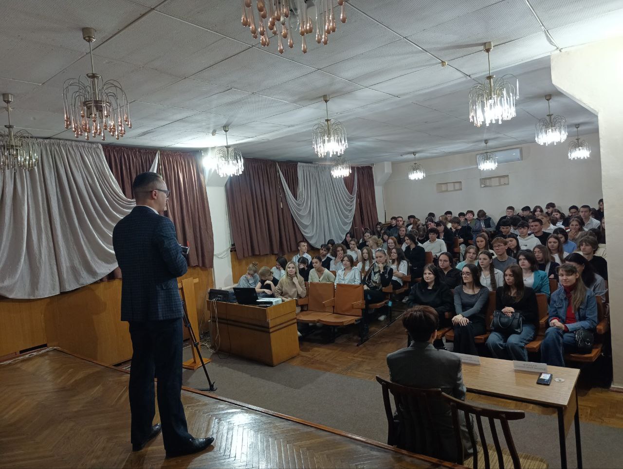 От идеи — к успеху!. В рамках Недели молодёжи в Центральной городской библиотеке прошла традиционная встреча старшеклассников и студентов с успешными предпринимателями города От идеи — к успеху!. В рамках Недели молодёжи в Центральной городской библиотеке прошла традиционная встреча старшеклассников и студентов с успешными предпринимателями города