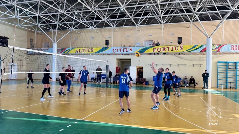 Прямо сейчас на базе спорткомплека ТЮИ проходит финал чемпионата МВД по волейболу