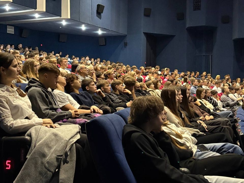«Цифровая гигиена». В «ГУП «Киноконцертный комплекс «Тирасполь» сегодня прошёл открытый урок «Цифровая гигиена» для школьников и студентов «Цифровая гигиена». В «ГУП «Киноконцертный комплекс «Тирасполь» сегодня прошёл открытый урок «Цифровая гигиена» для школьников и студентов