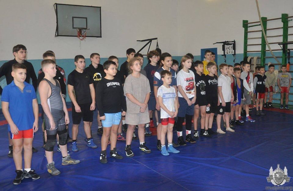 Поединки борцов в вольном стиле Поединки борцов в вольном стиле