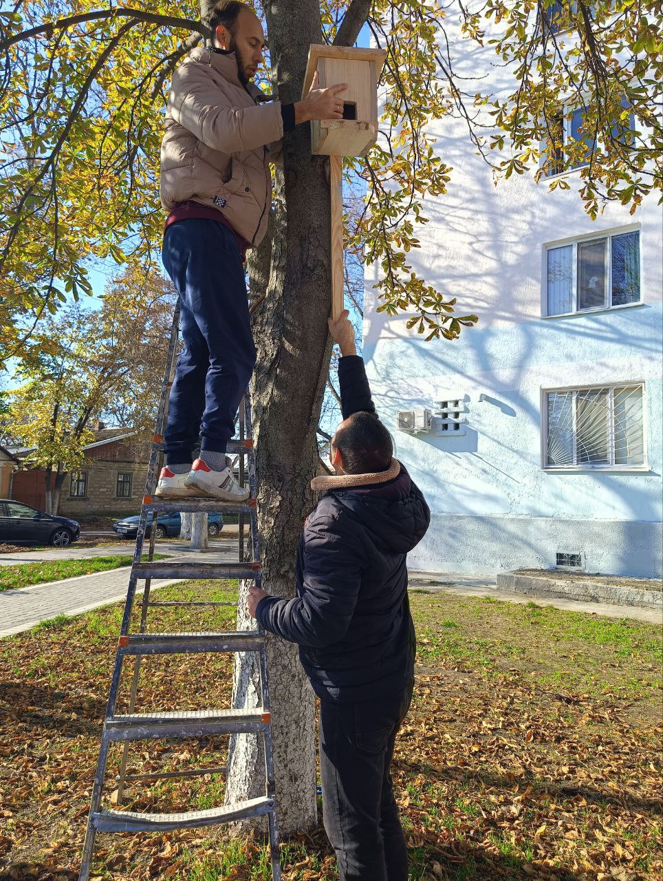 В Хомутяновском сквере сегодня появились 13 новых кормушек и скворечников Стальные, деревянные, расписанные в разных техниках и даже «кукольные», словно из дома Барби. Акция «Покормите птиц зимой» проходит в рамках Декады... В Хомутяновском сквере сегодня появились 13 новых кормушек и скворечников Стальные, деревянные, расписанные в разных техниках и даже «кукольные», словно из дома Барби. Акция «Покормите птиц зимой» проходит в рамках Декады...