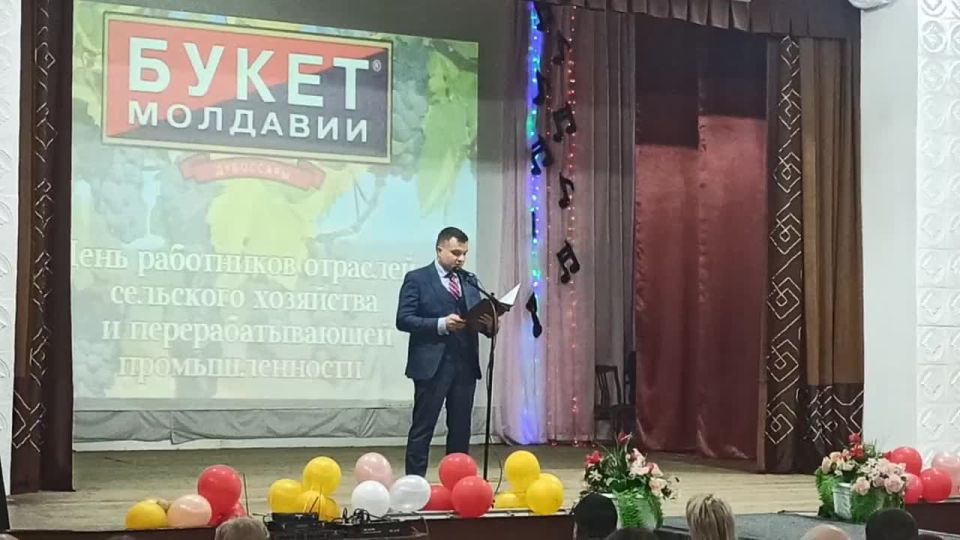 Сегодня по всей республике проходят торжественные мероприятия в честь профессионального праздника аграриев