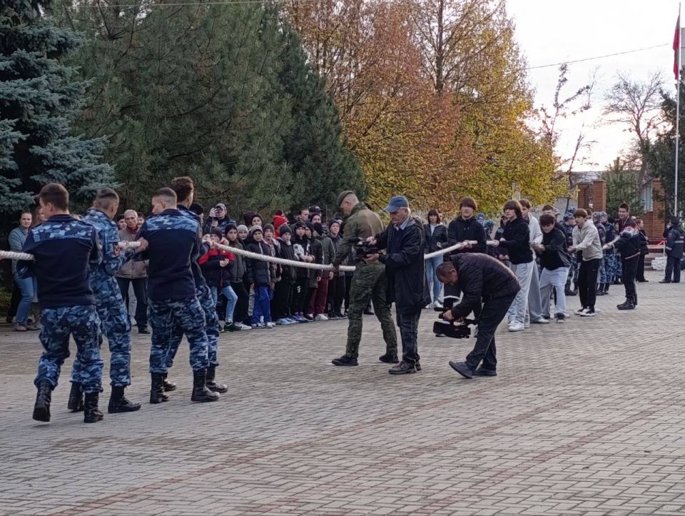 Ученики школы №18 стали участниками мероприятия, посвящённого Дню милиции, которое прошло на плацу Республиканского кадетского корпуса МВД Ученики школы №18 стали участниками мероприятия, посвящённого Дню милиции, которое прошло на плацу Республиканского кадетского корпуса МВД