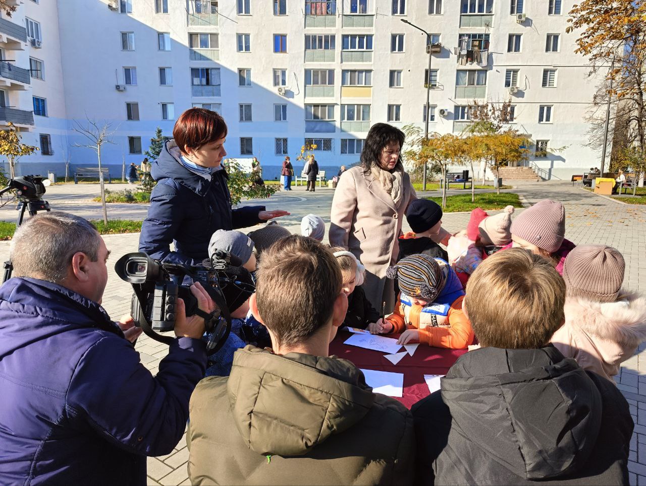 В Хомутяновском сквере сегодня появились 13 новых кормушек и скворечников Стальные, деревянные, расписанные в разных техниках и даже «кукольные», словно из дома Барби. Акция «Покормите птиц зимой» проходит в рамках Декады... В Хомутяновском сквере сегодня появились 13 новых кормушек и скворечников Стальные, деревянные, расписанные в разных техниках и даже «кукольные», словно из дома Барби. Акция «Покормите птиц зимой» проходит в рамках Декады...