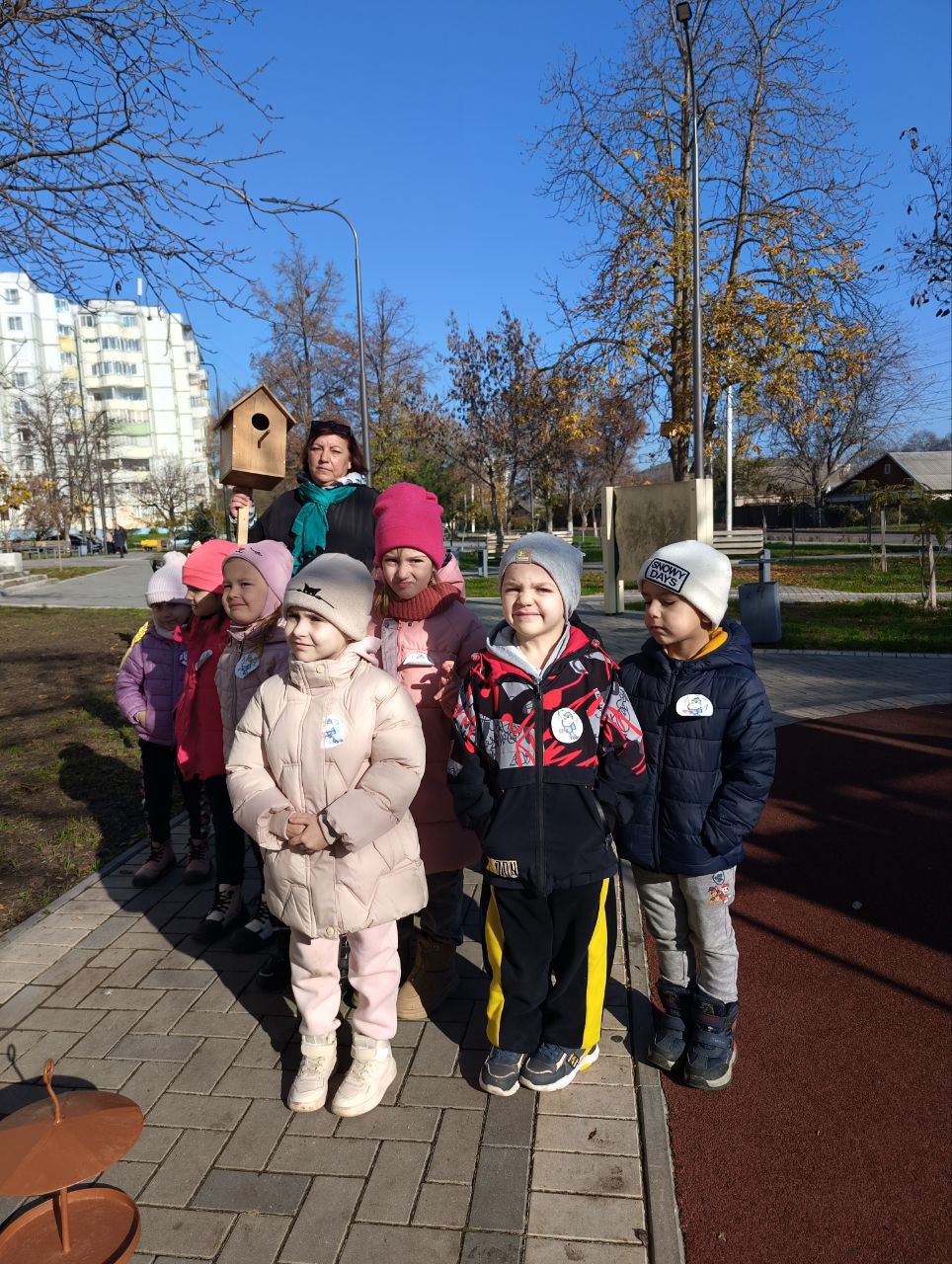 В Хомутяновском сквере сегодня появились 13 новых кормушек и скворечников Стальные, деревянные, расписанные в разных техниках и даже «кукольные», словно из дома Барби. Акция «Покормите птиц зимой» проходит в рамках Декады... В Хомутяновском сквере сегодня появились 13 новых кормушек и скворечников Стальные, деревянные, расписанные в разных техниках и даже «кукольные», словно из дома Барби. Акция «Покормите птиц зимой» проходит в рамках Декады...