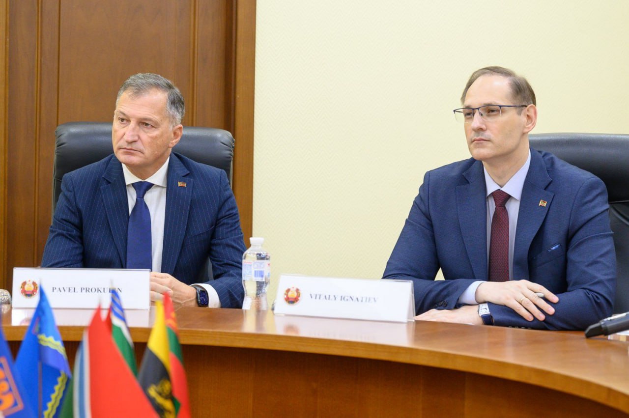 «Предлагаю перейти от дипломатии лозунгов к дипломатии дел», — Президент ПМР Вадим Красносельский на встрече с главой делегации ЕС в Молдове Ивоной Пьорко в Тирасполе «Предлагаю перейти от дипломатии лозунгов к дипломатии дел», — Президент ПМР Вадим Красносельский на встрече с главой делегации ЕС в Молдове Ивоной Пьорко в Тирасполе