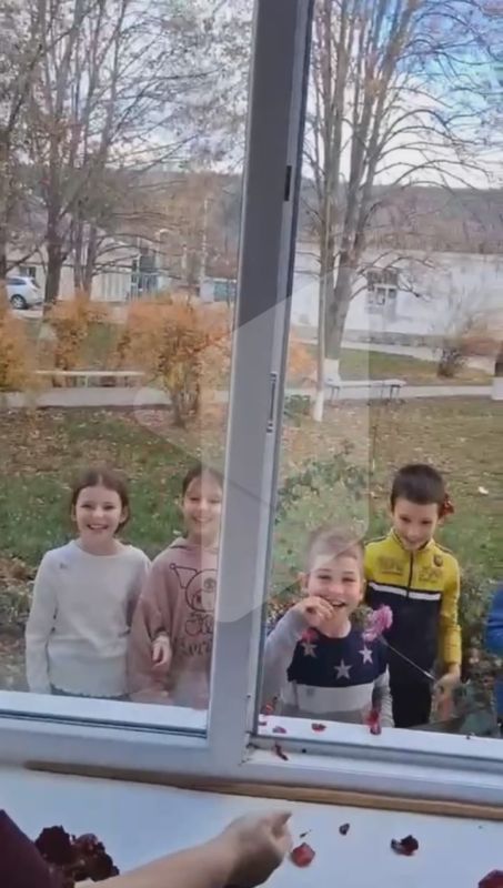 «Альона Николаевна, ной вэ юбим»