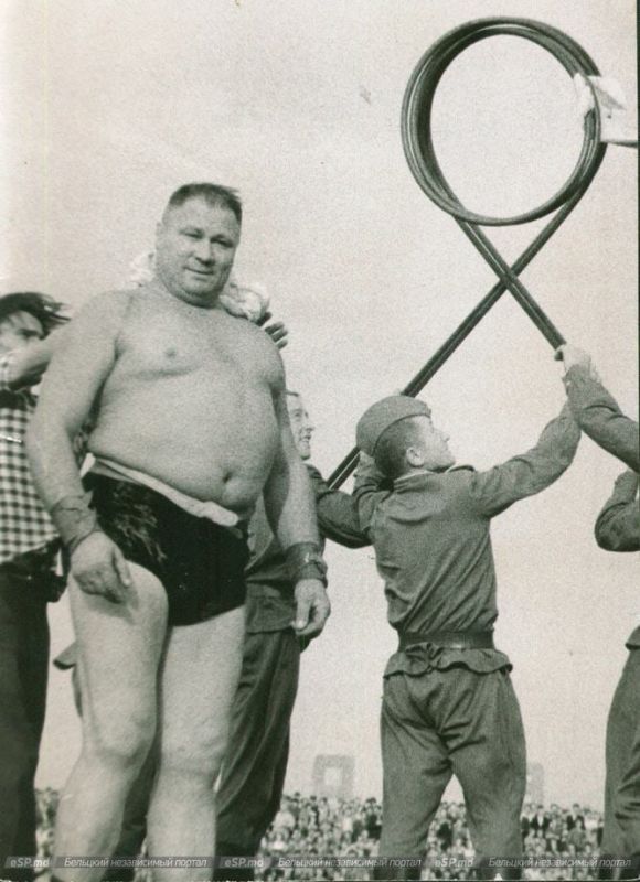 Русский богатырь. 14 ноября 1973 года скончался один из сильнейших людей Советского Союза Дмитрий Григорьевич Бедило (родился в 1921 году)