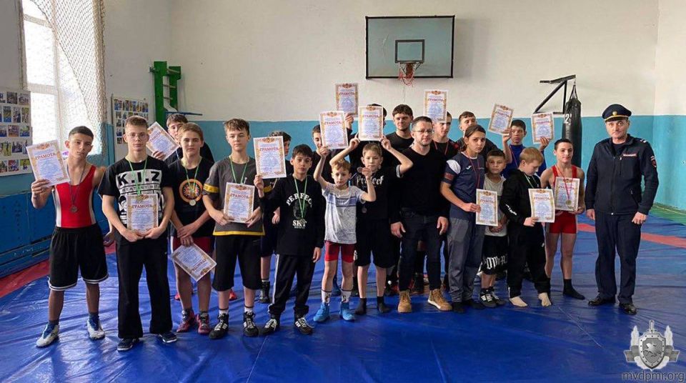 Поединки борцов в вольном стиле Поединки борцов в вольном стиле