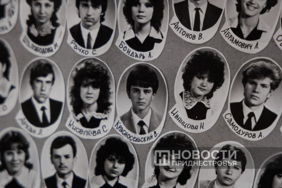 В честь 75-летия Бендерской гимназии №1 прошёл большой праздник с концертными номерами и награждением лучших педагогов В честь 75-летия Бендерской гимназии №1 прошёл большой праздник с концертными номерами и награждением лучших педагогов