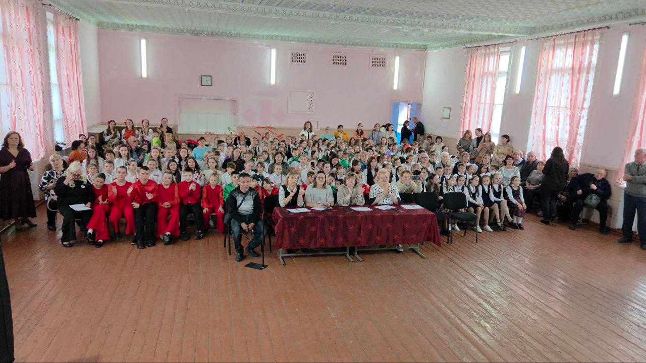 Вокальный коллектив «Пятнашки» школы №15 Бендер стал обладателем Гран-при XV фестиваля-конкурса «Песню пою Приднестровью», который прошёл в Рыбнице Вокальный коллектив «Пятнашки» школы №15 Бендер стал обладателем Гран-при XV фестиваля-конкурса «Песню пою Приднестровью», который прошёл в Рыбнице