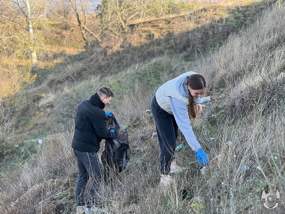 Курсанты ТЮИ провели уборку мемориального комплекса «Кицканский плацдарм» Курсанты ТЮИ провели уборку мемориального комплекса «Кицканский плацдарм»