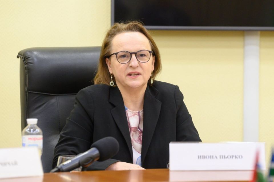 Глава Делегации Евросоюза в Молдове Ивона Пьорко на встрече с президентом Красносельским заявила, что ЕС выступает за мирный диалог и за урегулирование таким путем