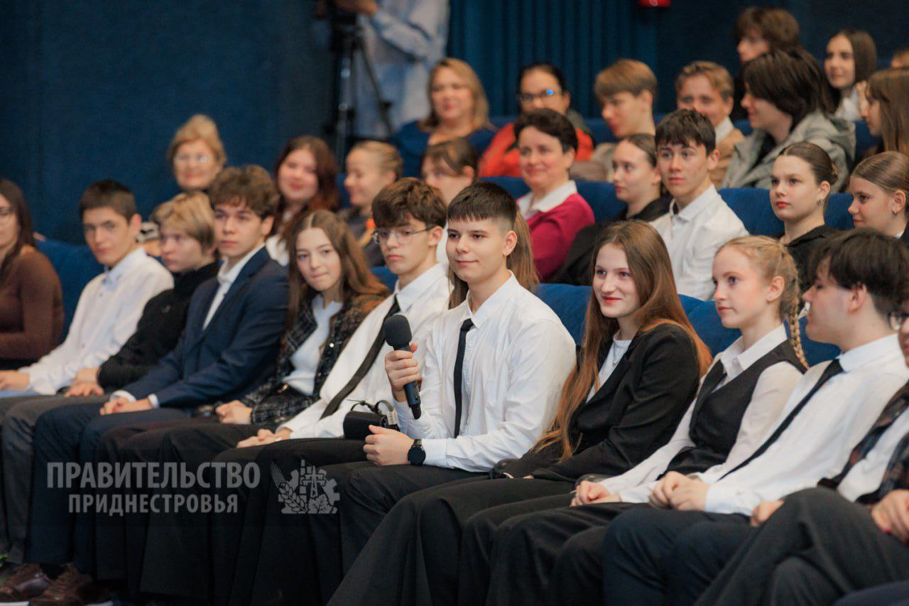 Более 400 школьников со всей республики посетили открытый урок по цифровой безопасности Более 400 школьников со всей республики посетили открытый урок по цифровой безопасности