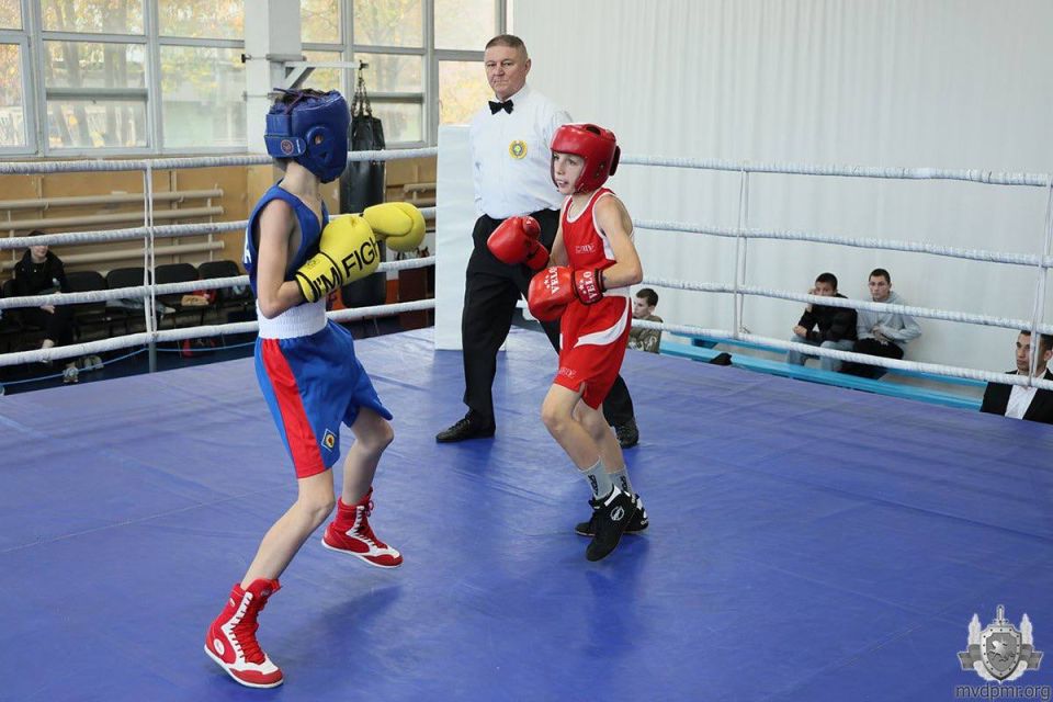 Ринг памяти. С 12 по 14 ноября в Тираспольской СДЮШОР борьбы и бокса проходил открытый турнир по боксу, посвящённый Дню милиции и памяти сотрудников ОВД, отдавших жизнь при исполнении служебного долга Ринг памяти. С 12 по 14 ноября в Тираспольской СДЮШОР борьбы и бокса проходил открытый турнир по боксу, посвящённый Дню милиции и памяти сотрудников ОВД, отдавших жизнь при исполнении служебного долга