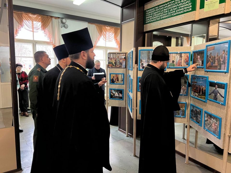 В рамках православного просветительского проекта в честь приднестровских святых в Рыбницком филиале ПГУ открылась выставка "Люди Божьи" по благословению Архиепископа Тираспольского и Дубоссарского Саввы